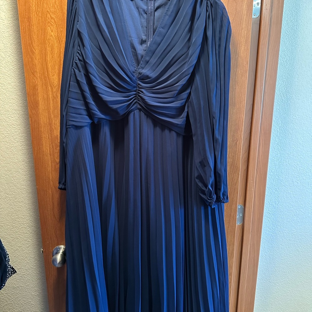 Elegant Navy Blue Pleated Dress